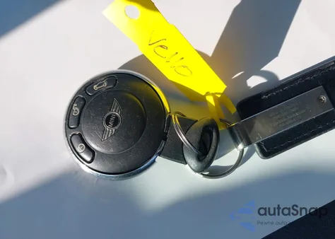 2010 Mini Cooper из США, поврежденный, VIN WMWMF3C52ATZ22906